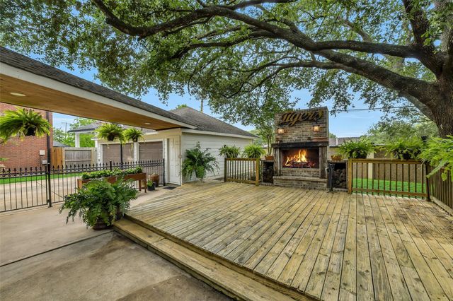 2111 Riverside Drive, League City, TX 77573