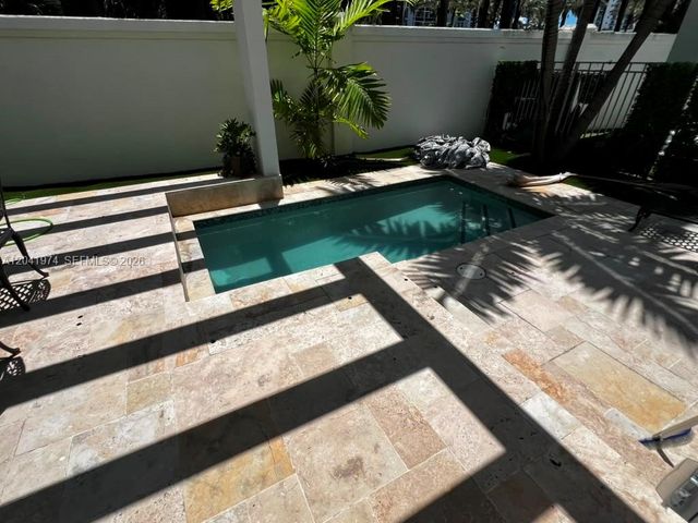 18975 Atlantic Blvd 18975, Sunny Isles Beach, FL 33160