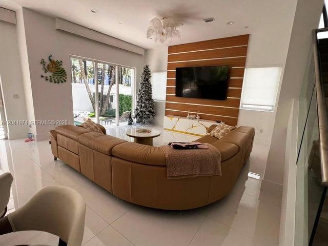 18975 Atlantic Blvd 18975, Sunny Isles Beach, FL 33160