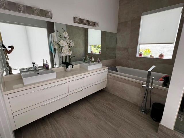 18975 Atlantic Blvd 18975, Sunny Isles Beach, FL 33160