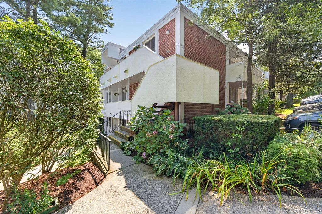 311 Tallwood Drive 311, Hartsdale, NY 10530 — photo 2