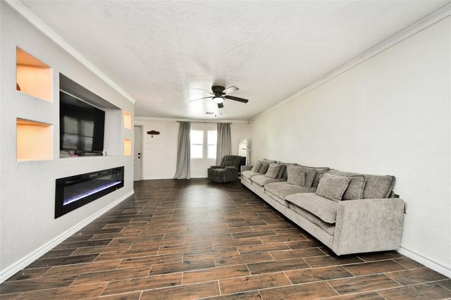 212 S Avenue D, Freeport, TX 77541