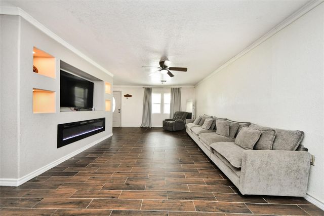 212 S Avenue D, Freeport, TX 77541