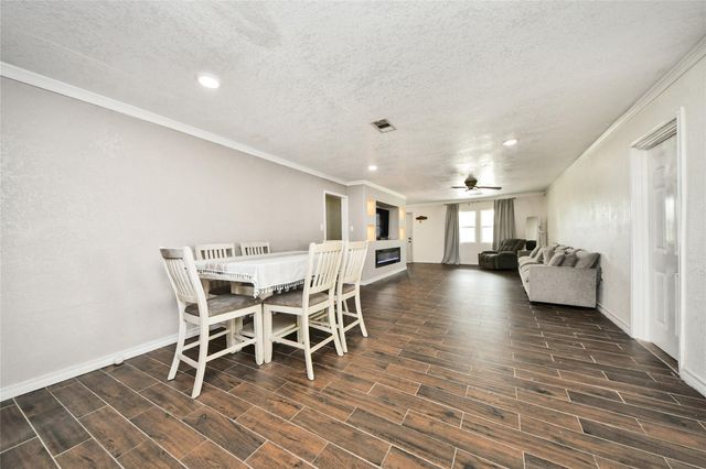 212 S Avenue D, Freeport, TX 77541