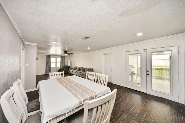 212 S Avenue D, Freeport, TX 77541