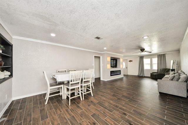 212 S Avenue D, Freeport, TX 77541