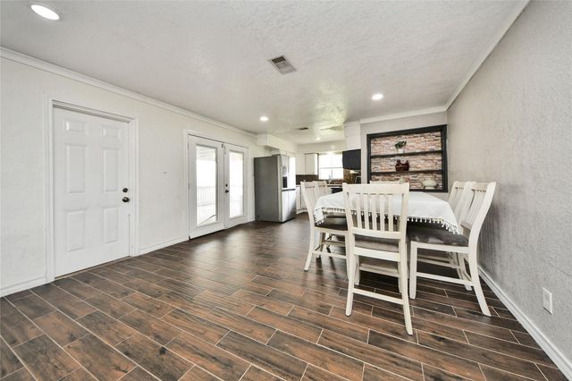 212 S Avenue D, Freeport, TX 77541