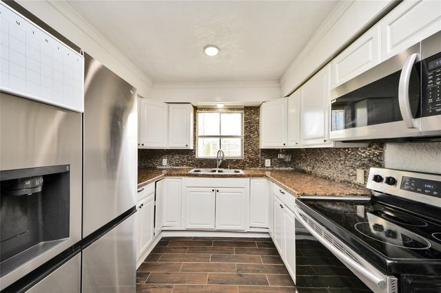 212 S Avenue D, Freeport, TX 77541