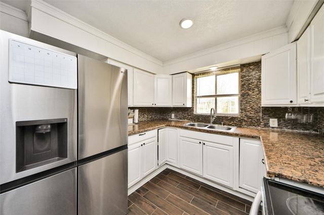 212 S Avenue D, Freeport, TX 77541