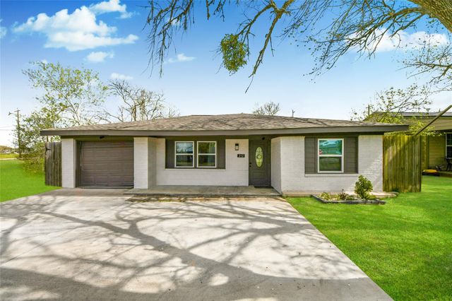 212 S Avenue D, Freeport, TX 77541