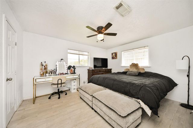 212 S Avenue D, Freeport, TX 77541