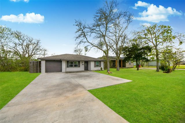 212 S Avenue D, Freeport, TX 77541