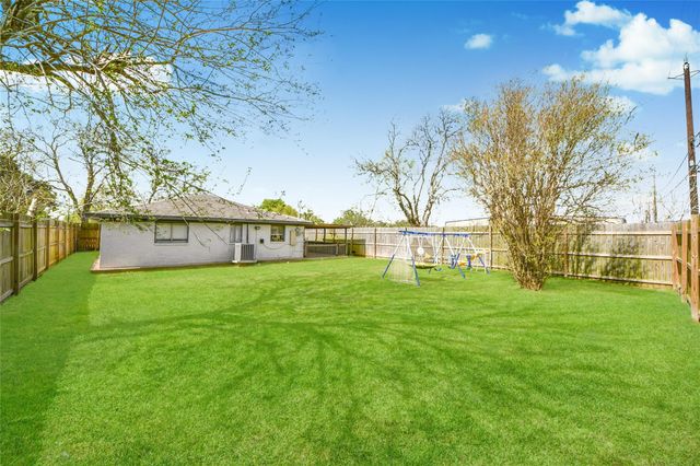 212 S Avenue D, Freeport, TX 77541