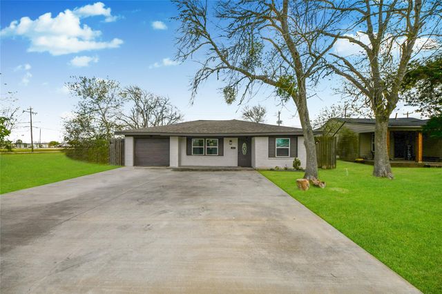 212 S Avenue D, Freeport, TX 77541
