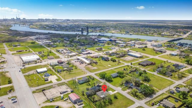 212 S Avenue D, Freeport, TX 77541