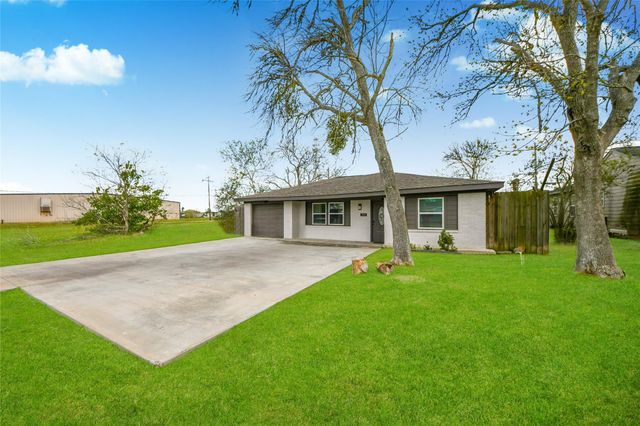 212 S Avenue D, Freeport, TX 77541