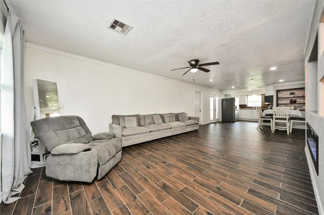 212 S Avenue D, Freeport, TX 77541