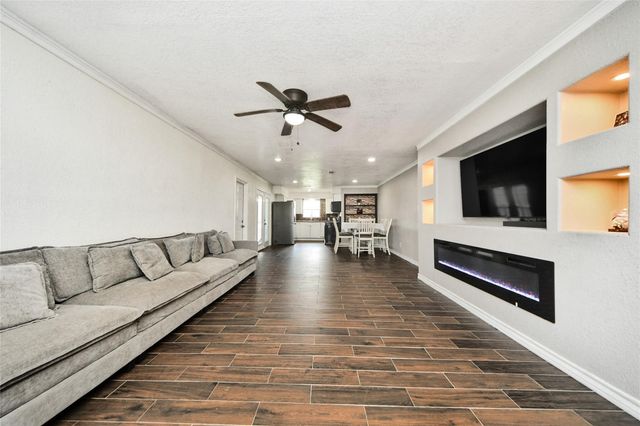 212 S Avenue D, Freeport, TX 77541