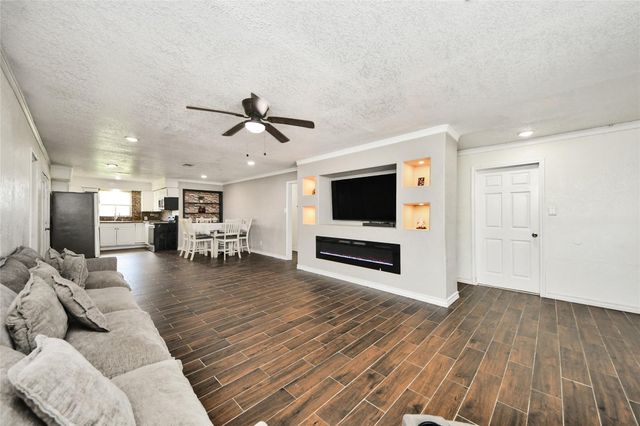 212 S Avenue D, Freeport, TX 77541