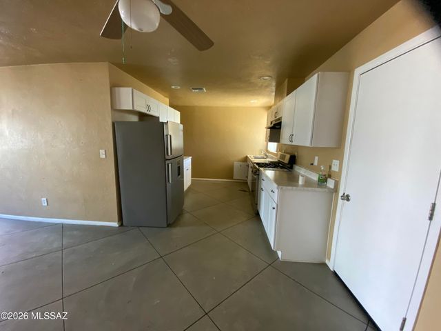 2122 S Magnolia Avenue, Tucson, AZ 85711