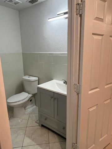 5305 Bayside Drive, Greenacres, FL 33463