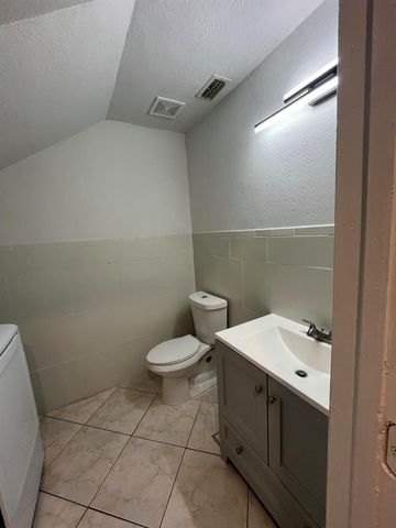 5305 Bayside Drive, Greenacres, FL 33463