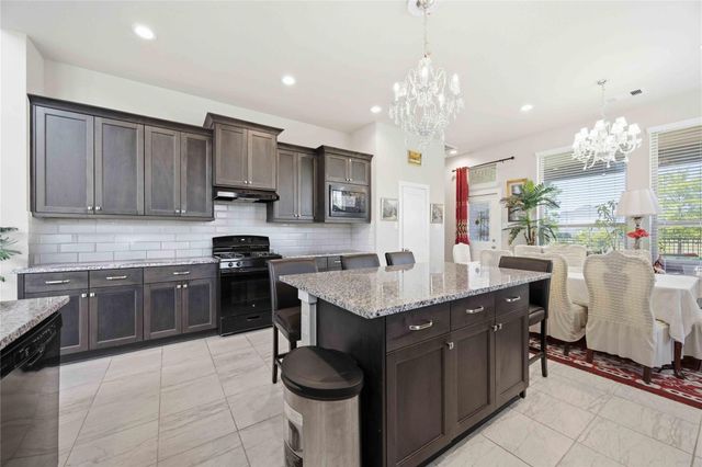 10255 Bayou Oaks Dr, Conroe, TX 77385