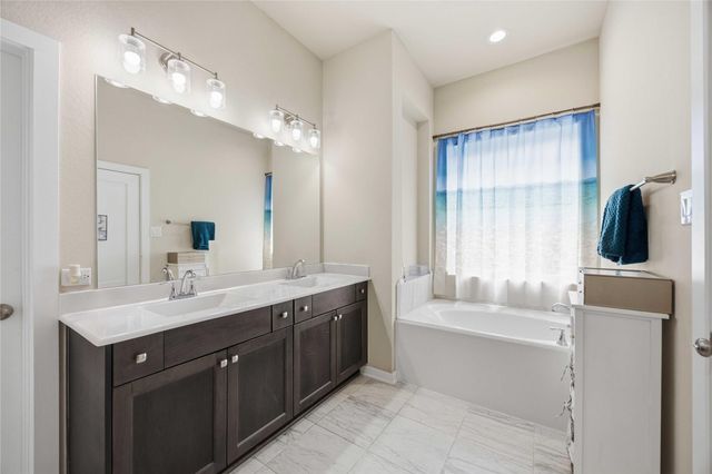 10255 Bayou Oaks Dr, Conroe, TX 77385