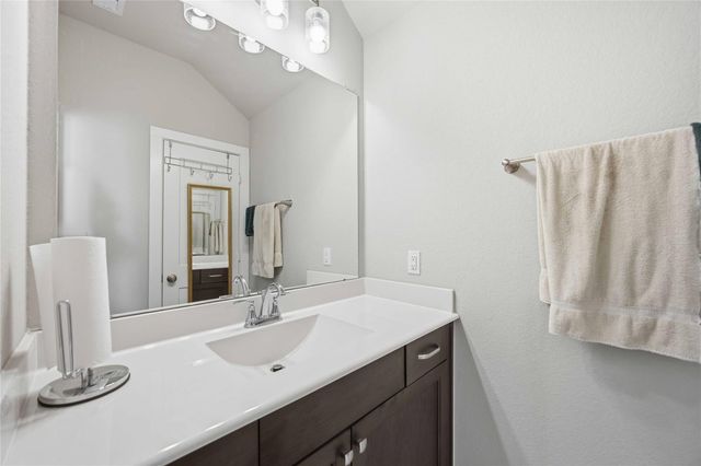 10255 Bayou Oaks Dr, Conroe, TX 77385