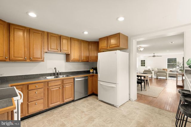 750 N GEORGE MASON DR, Arlington, VA 22203