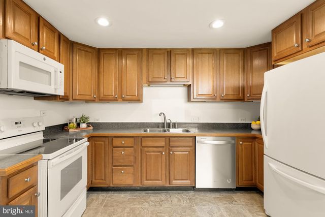 750 N GEORGE MASON DR, Arlington, VA 22203