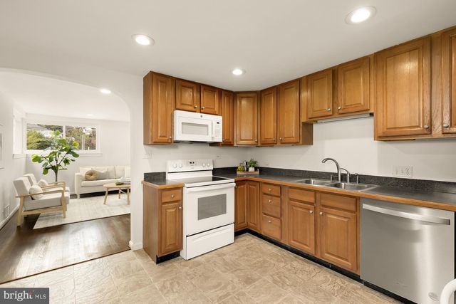750 N GEORGE MASON DR, Arlington, VA 22203