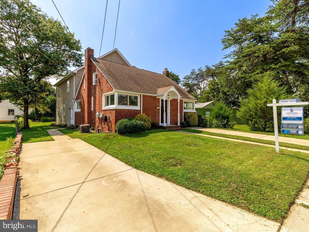 750 N GEORGE MASON DR, Arlington, VA 22203