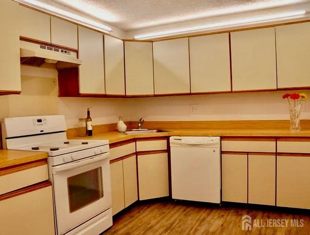 59 Covington Court, East Brunswick, NJ 08816