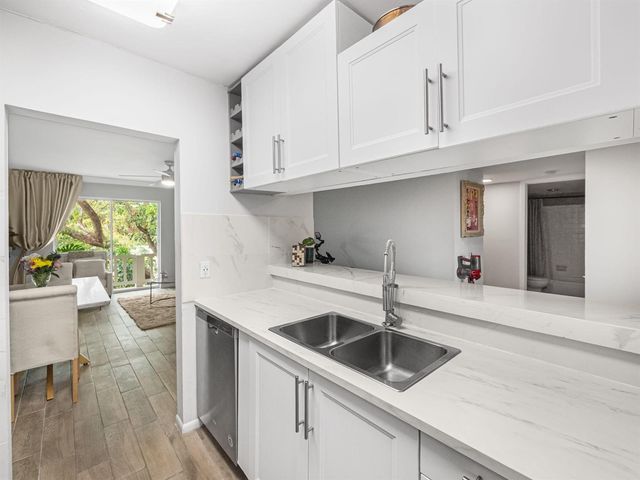 10772 La Placida Drive 7-303, Coral Springs, FL 33065
