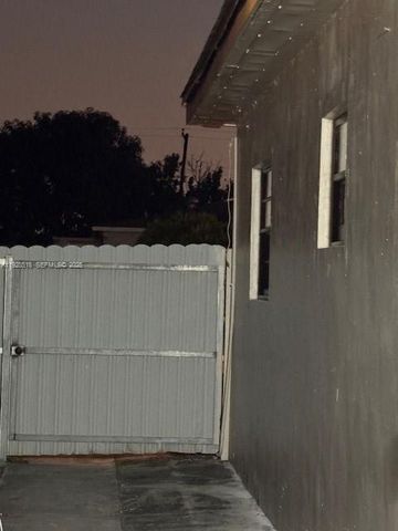 541 E 16th St B, Hialeah, FL 33010