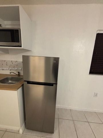 541 E 16th St B, Hialeah, FL 33010