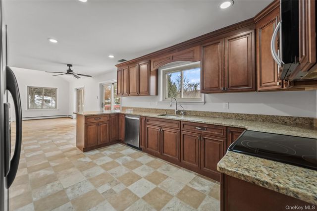 34 Nicole Way, Mahopac, NY 10541