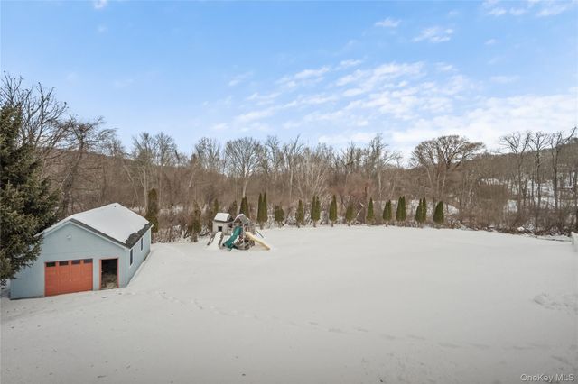 34 Nicole Way, Mahopac, NY 10541