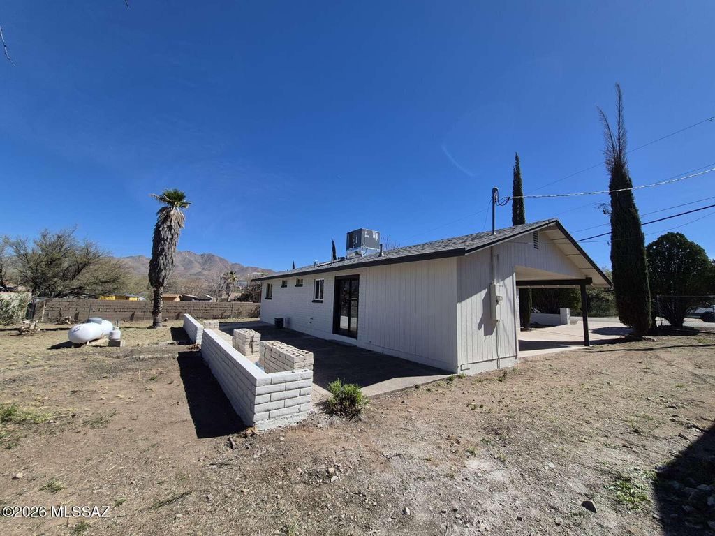 Image 16 of property listing at 428 Camino Agosto, Rio Rico, AZ 85648