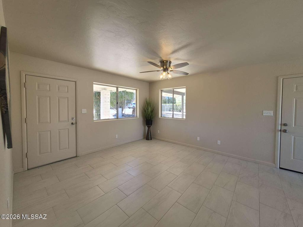 Image 4 of property listing at 428 Camino Agosto, Rio Rico, AZ 85648