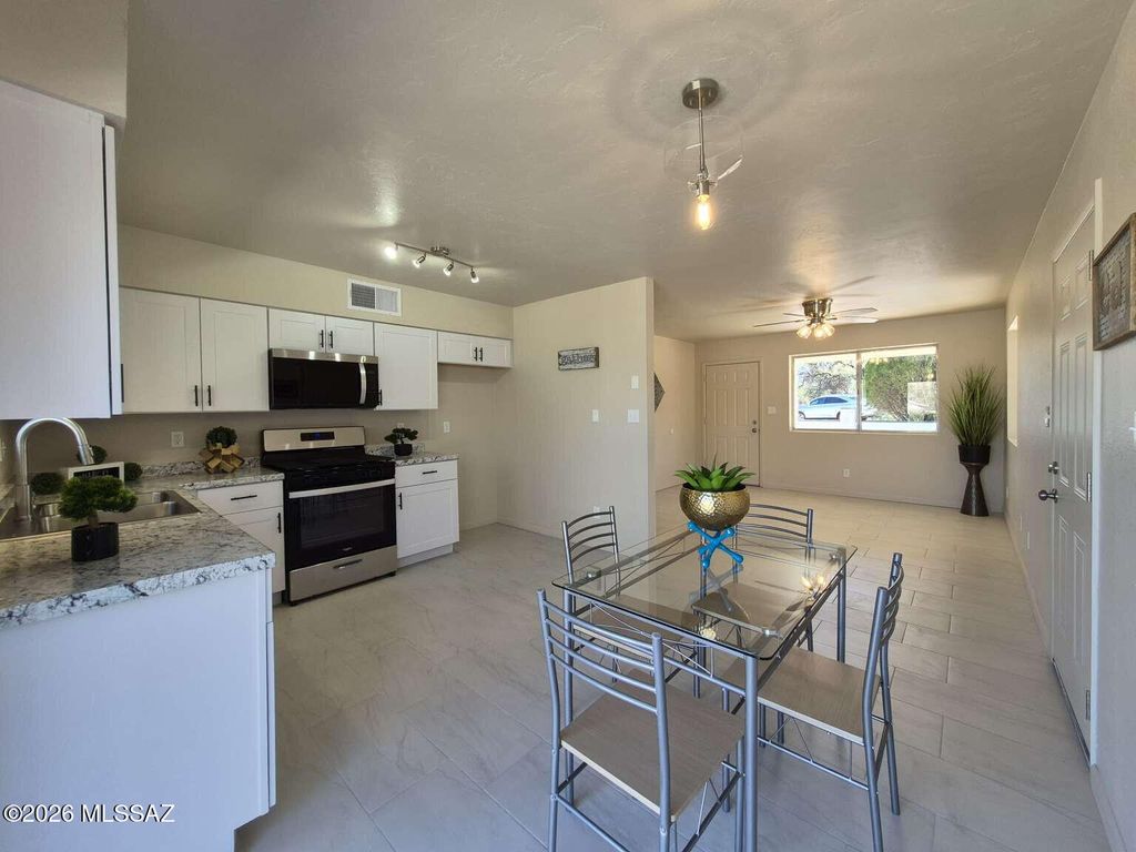 Image 7 of property listing at 428 Camino Agosto, Rio Rico, AZ 85648