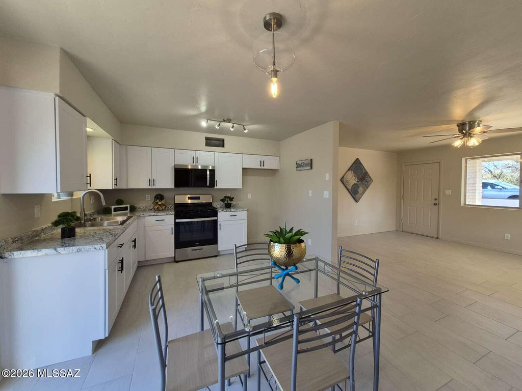 Image 8 of property listing at 428 Camino Agosto, Rio Rico, AZ 85648