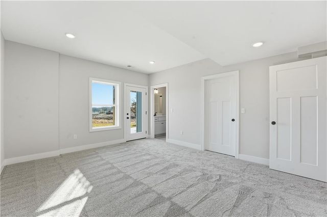 407 Sixth Street, Smithville, MO 64089