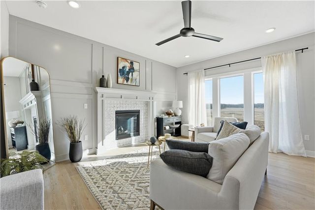 407 Sixth Street, Smithville, MO 64089