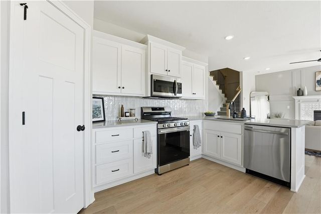 407 Sixth Street, Smithville, MO 64089