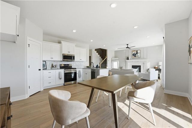 407 Sixth Street, Smithville, MO 64089