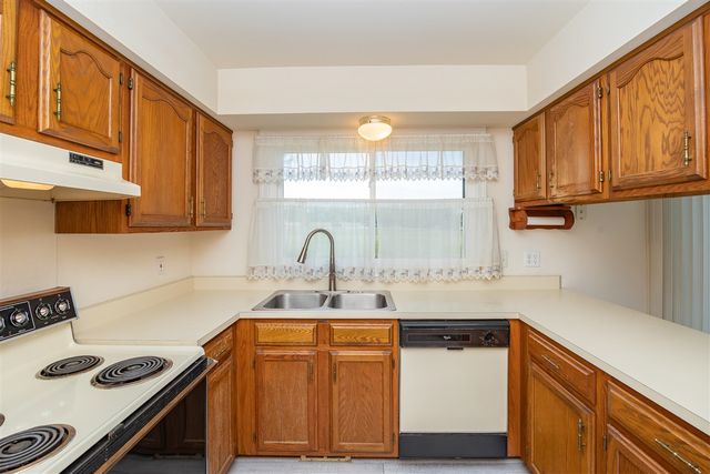 2377 Duke Drive, Troy, MI 48085