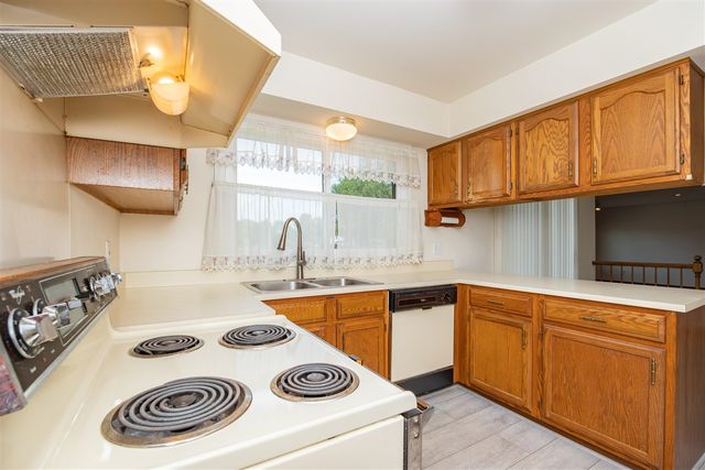 2377 Duke Drive, Troy, MI 48085