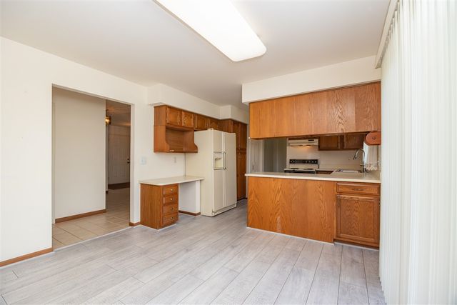 2377 Duke Drive, Troy, MI 48085